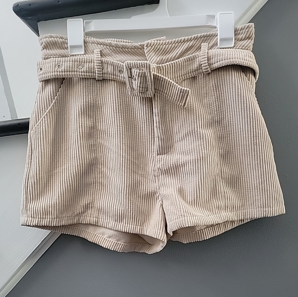 Altar’d State MP9214-2 Women's Sz L Cream High Rise Belted Corduroy Shorts $60 - Picture 2 of 6